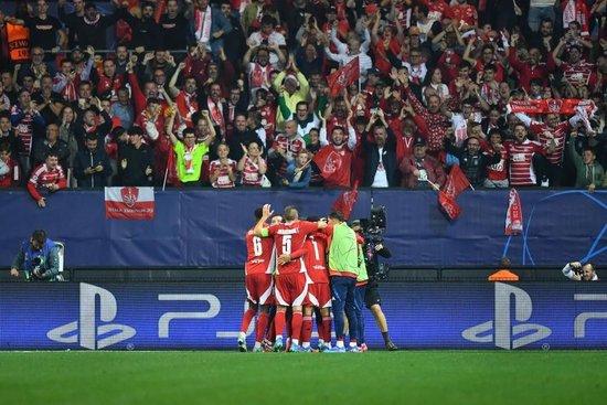  布雷斯特队长红牌争议判罚发酵  