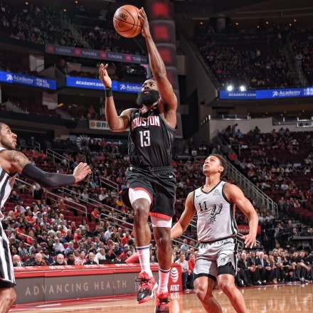  亚历山大全面发挥率队，雷霆青年近卫军击溃马刺防线